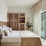 Adonis Hotel 4*