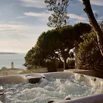 Adonis Hotel 4*