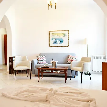 Adonis Hotel