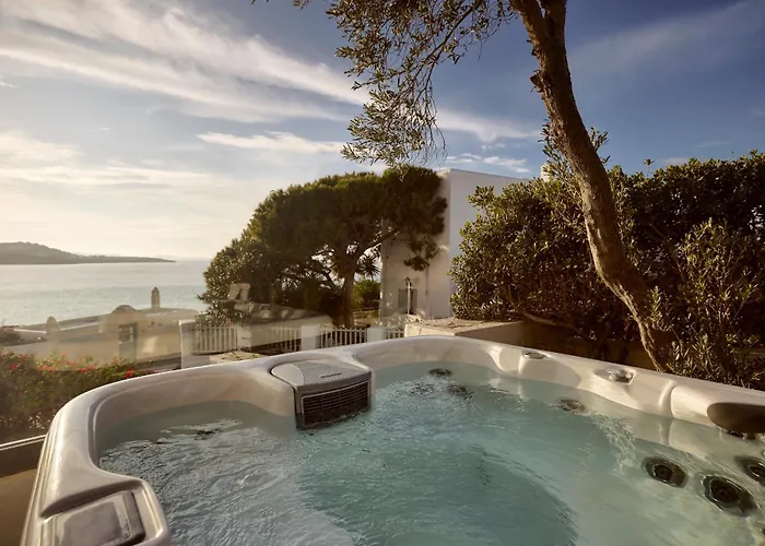 아도니스 호텔 4*