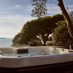 Adonis Hotel