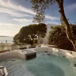 Adonis Hotel 4*