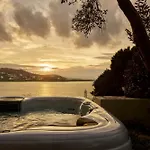 Adonis Hotel 4*