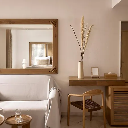 Adonis Hotel 4*